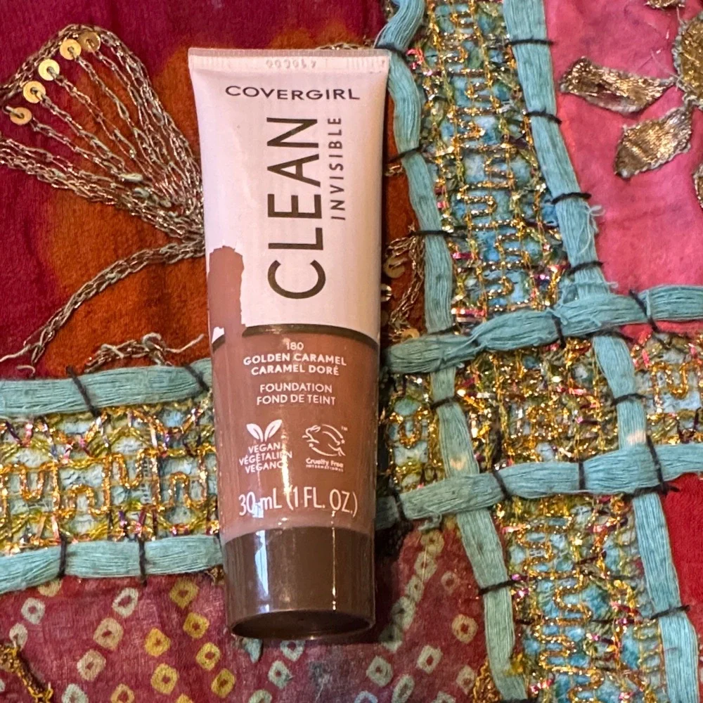 COVERGIRL Clean Invisible Foundation - Golden Caramel